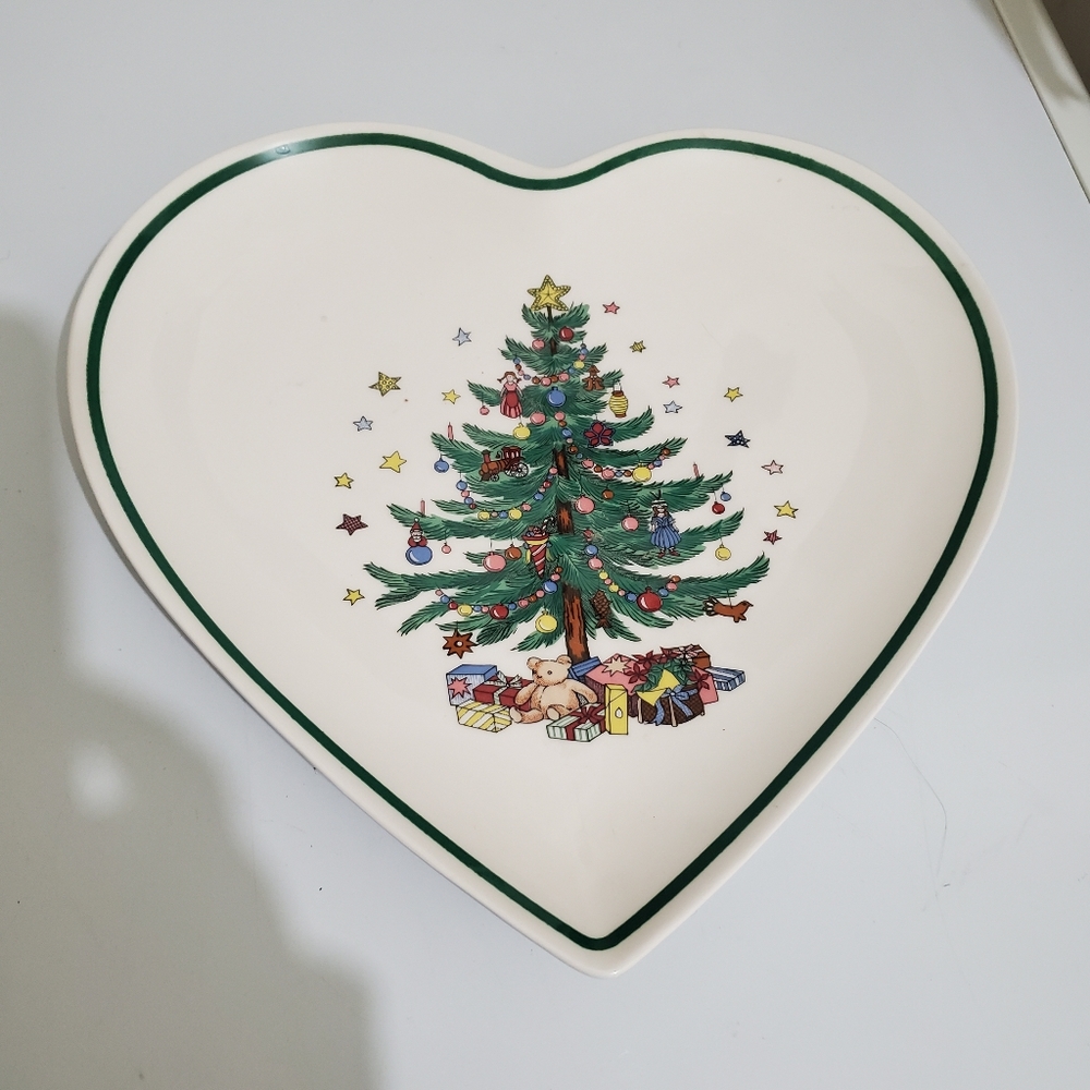 Nikko Christmas serving plate